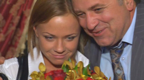 Егоров поздравляет Аню с первым телеэфиром